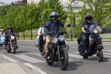 Participantes en la carrera de motos clásicas