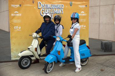 Participantes en la carrera de motos clásicas
