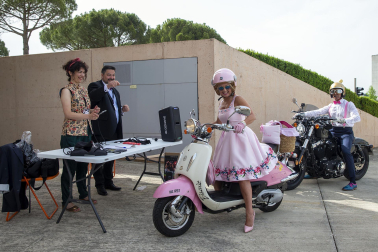 Participantes en la carrera de motos clásicas