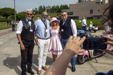 Participantes en la carrera de motos clásicas