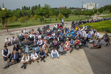Participantes en la carrera de motos clásicas