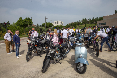 Participantes en la carrera de motos clásicas