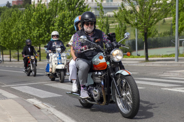 Participantes en la carrera de motos clásicas