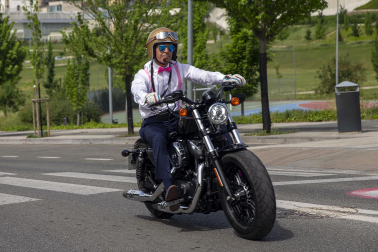 Participantes en la carrera de motos clásicas