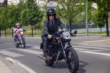 Participantes en la carrera de motos clásicas