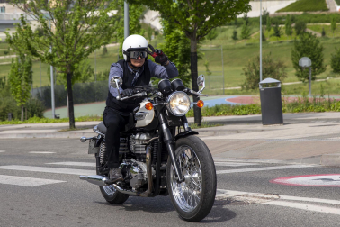 Participantes en la carrera de motos clásicas