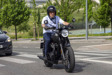 Participantes en la carrera de motos clásicas