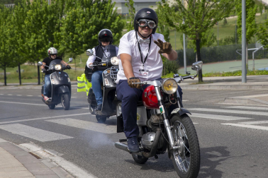 Participantes en la carrera de motos clásicas