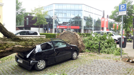 Fotos de los destrozos ocasionados por un tornado en Paderborn.