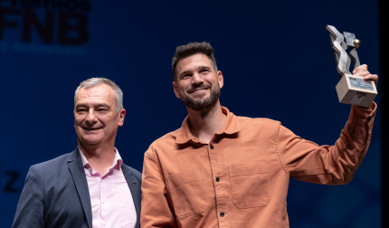 Ricardo Úriz recibió un galardón por sus 15 temporadas en AC