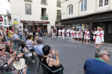 alumnos de la Escuela-Conservatorio Fernando Remacha en las calles de Tudela
