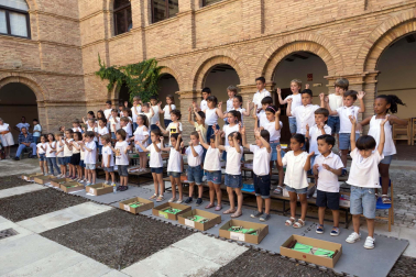 alumnos de la Escuela-Conservatorio Fernando Remacha en las calles de Tudela