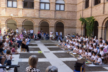alumnos de la Escuela-Conservatorio Fernando Remacha en las calles de Tudela