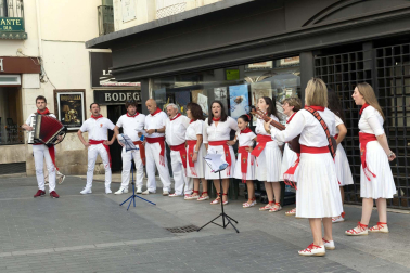alumnos de la Escuela-Conservatorio Fernando Remacha en las calles de Tudela