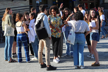 Fotos del comienzo de las pruebas de la Evaluación de Acceso a la Universidad (EvAU) en la UPNA.