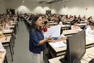 Fotos del comienzo de las pruebas de la Evaluación de Acceso a la Universidad (EvAU) en Tudela.