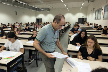 Fotos del comienzo de las pruebas de la Evaluación de Acceso a la Universidad (EvAU) en Tudela.