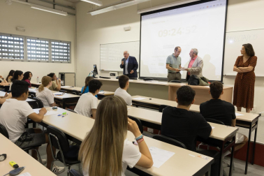 Fotos del comienzo de las pruebas de la Evaluación de Acceso a la Universidad (EvAU) en Tudela.