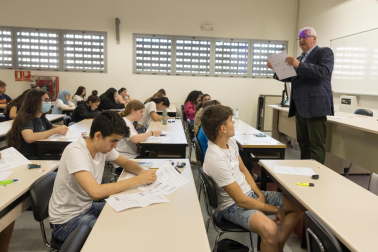 Fotos del comienzo de las pruebas de la Evaluación de Acceso a la Universidad (EvAU) en Tudela.