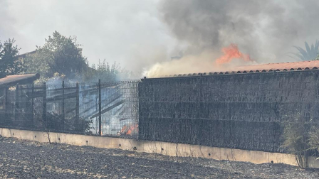 Fotos del incendio producido entre Obanos y Legarda. Vecinos de Muruzábal intentan apagar las llamas de sus viviendas.