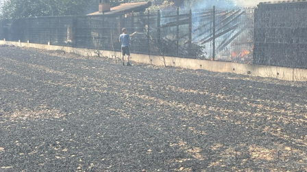 Fotos del incendio producido entre Obanos y Legarda. Vecinos de Muruzábal intentan apagar las llamas de sus viviendas.