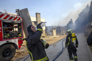 Fotos del incendio producido entre Obanos y Legarda.