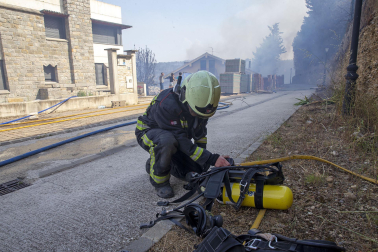 Fotos del incendio producido entre Obanos y Legarda.