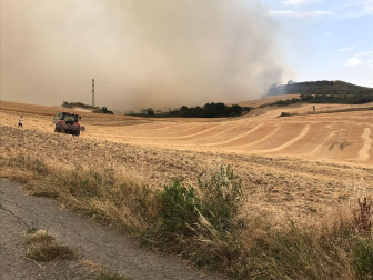 Fotos del incendio producido entre Obanos y Legarda acercándose a Puente la Reina