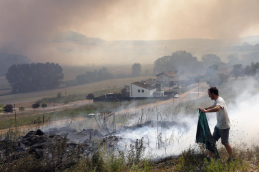 Fotos del incendio producido entre Obanos y Legarda.