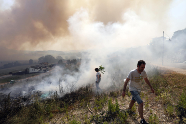 Fotos del incendio producido entre Obanos y Legarda.
