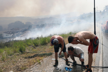 Fotos del incendio producido entre Obanos y Legarda.