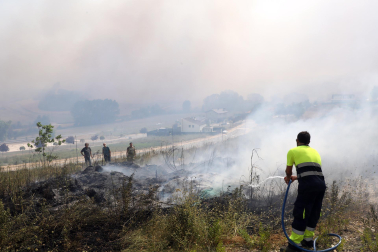 Fotos del incendio producido entre Obanos y Legarda.
