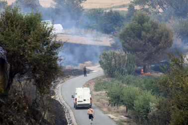 Fotos del incendio producido entre Obanos y Legarda.