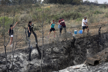 Fotos del incendio producido entre Obanos y Legarda.