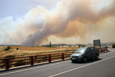 Fotos del incendio producido entre Obanos y Legarda.