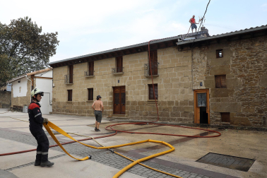 Fotos del incendio producido entre Obanos y Legarda.