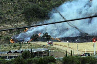 Fotos del incendio producido entre Obanos y Legarda.