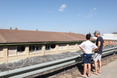 Ventanas del Colegio de Valtierra, quemadas por el fuego