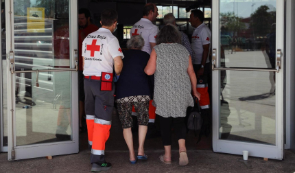 Llegada de vecinos de San Martín de Unx al Velódromo de Tafalla