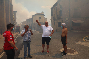 Incendio en San Martín de Unx, este domingo.