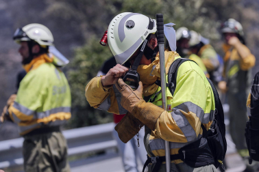 Fotos de los incendios activos en Navarra este domingo.
