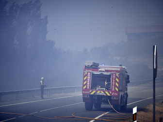Fotos de los incendios activos en Navarra este domingo.