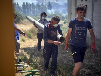 Fotos de los incendios activos en Navarra este domingo.