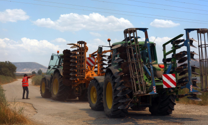 Fotos de los incendios activos en Navarra. El fuego en las cercanías de San Martín de Unx ha provocado el desalojo de la localidad.