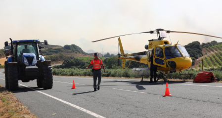 Fotos de los incendios activos en Navarra. El fuego en las cercanías de San Martín de Unx ha provocado el desalojo de la localidad.
