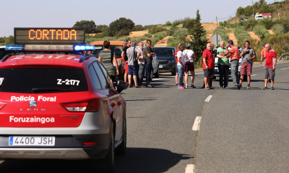 Fotos de los incendios activos en Navarra. El fuego en las cercanías de San Martín de Unx ha provocado el desalojo de la localidad.