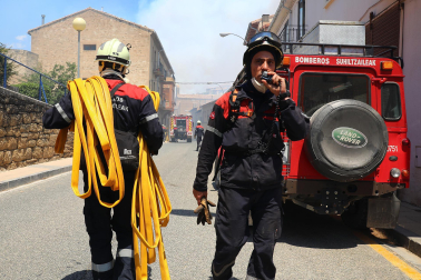 Fotos de los incendios activos en Navarra. El fuego en las cercanías de San Martín de Unx ha provocado el desalojo de la localidad.