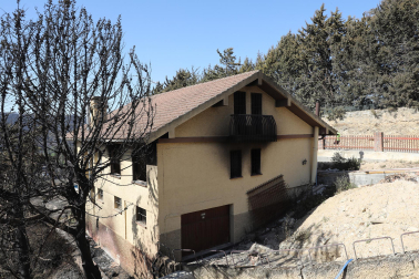 Fotos de los efectos de los incendios en Obanos, Puente la Reina, Legarda, Undiano y Astráin.