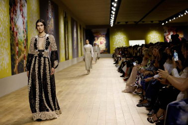 Desfile de Alta Costura de Dior colección para el otoño-invierno 2022/23.