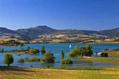 El pantano de Alloz, un mar de interior en Tierras de Iranzu